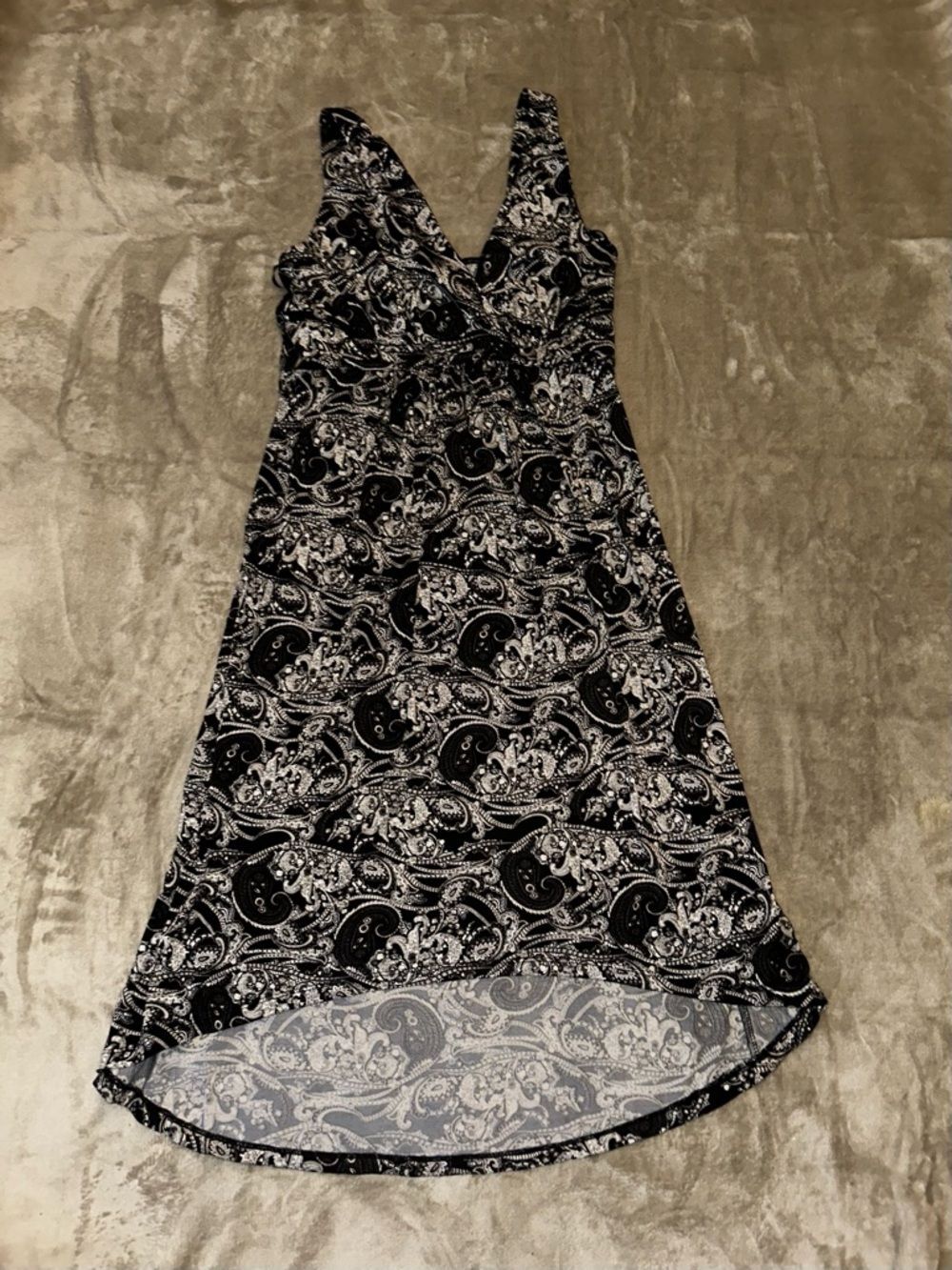 Metaphor Black & White Paisley High-Low V-Neck Dress Small
